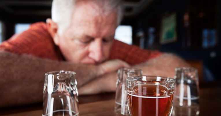 alcoolismo entre idosos